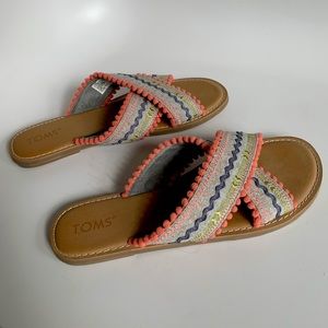 Barely used Tom’s multicolor sandals size 10w